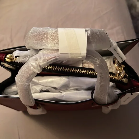 Marc Jacobs small Grind tote pomegranate color Brand NWT - Picture 8 of 8